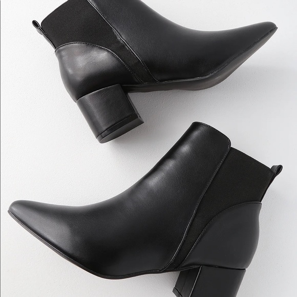 black point ankle boot